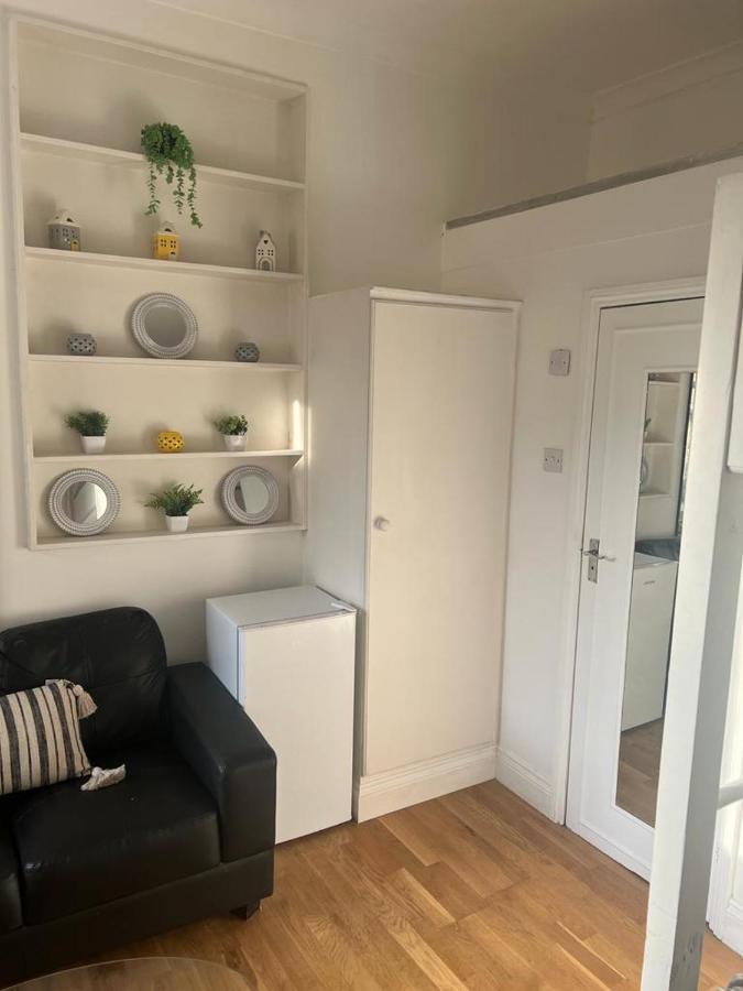 Apartment Lovely First Floor Flat-2 London