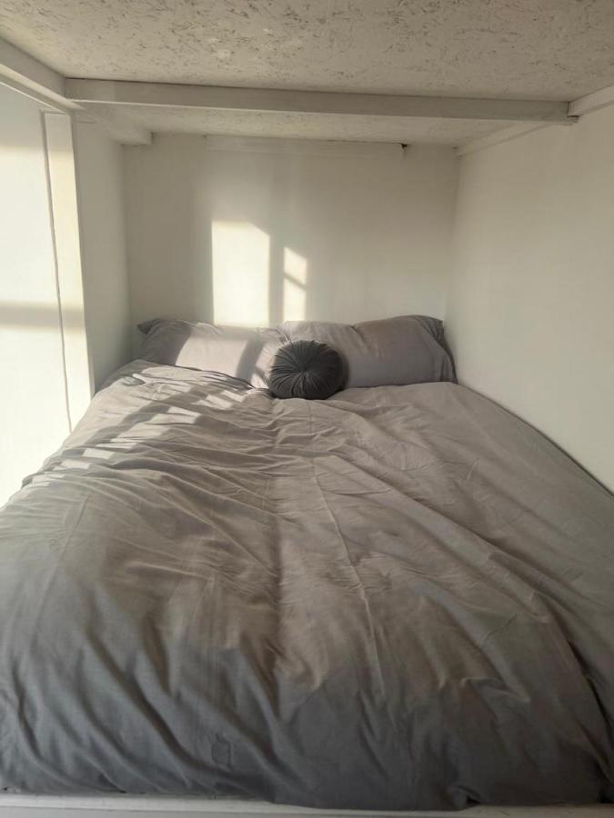 Lovely First Floor Flat-2 Apartment London