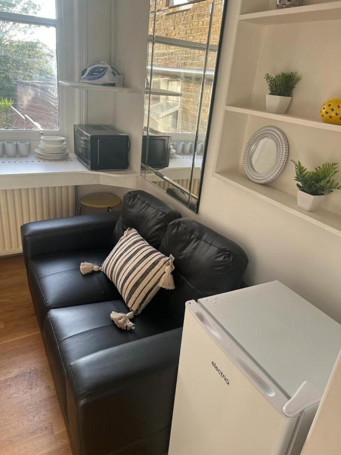 Lovely First Floor Flat-2 Apartment *