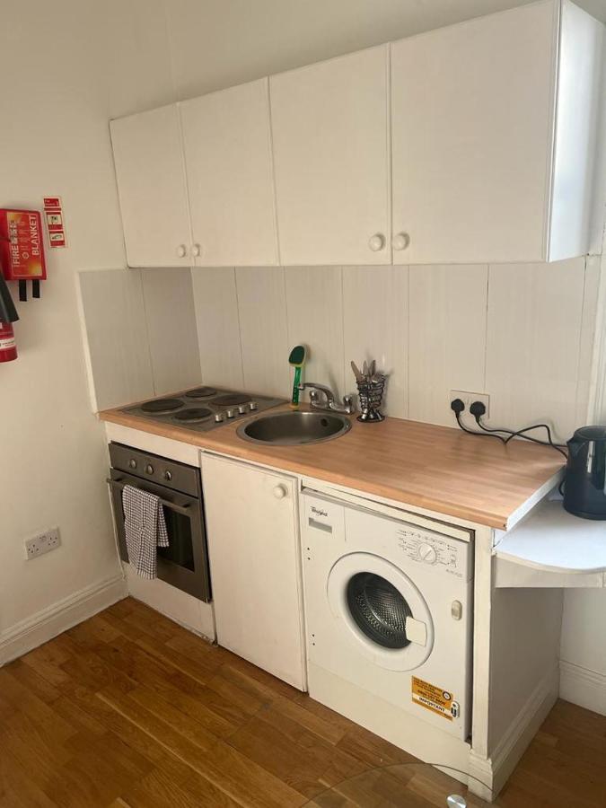 Lovely First Floor Flat-2 * London