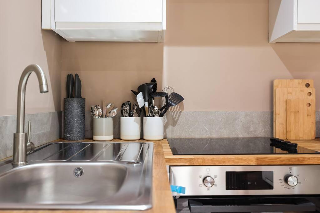 Parkhurst By Hiatus Concierge Apartment London