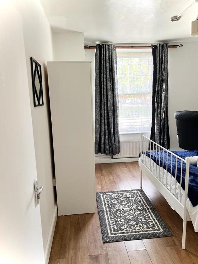 Shadwell Holiday Guest house London