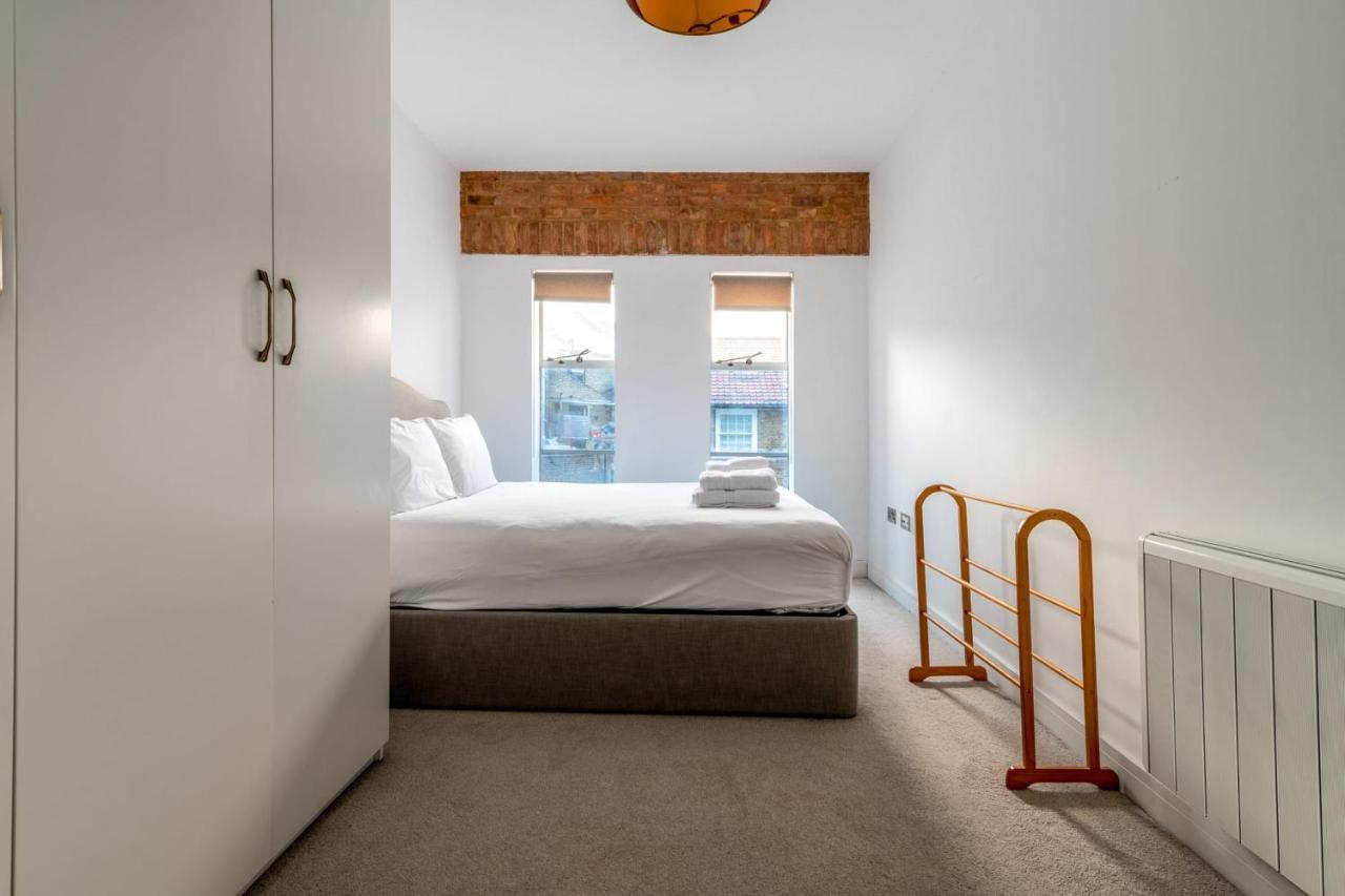 Trendy Elephant And Castle Apartment London