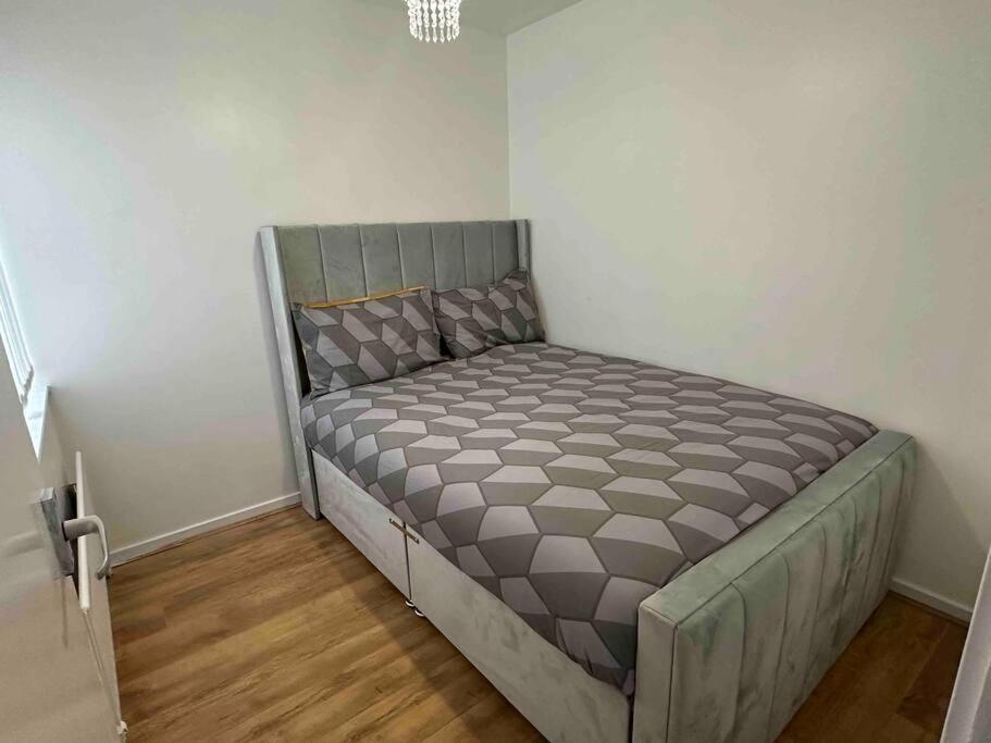Holiday home New! 4 Bedroom House With Garden And Lawn