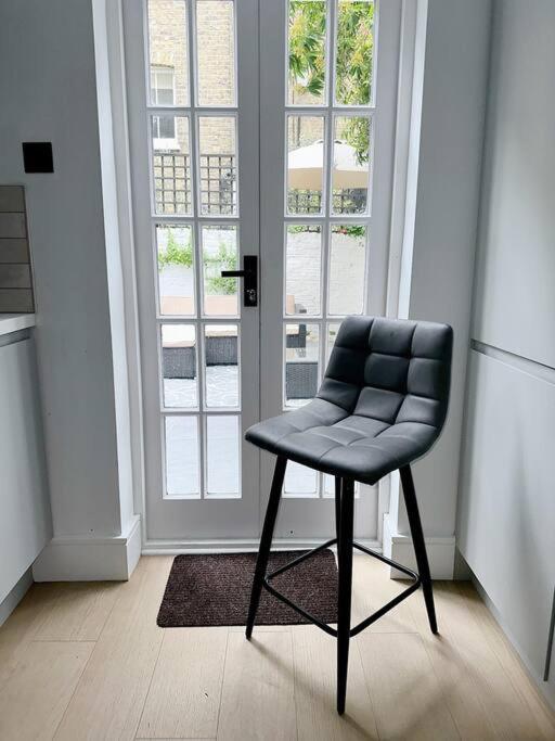 Londwell, Luxe And Leaves, Chelsea Flat With Private Garden Apartment London