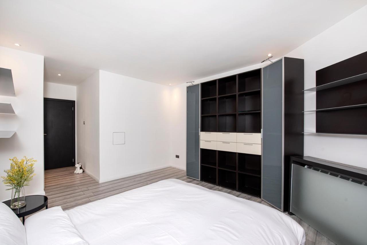 Large And 2 Bed Apartment