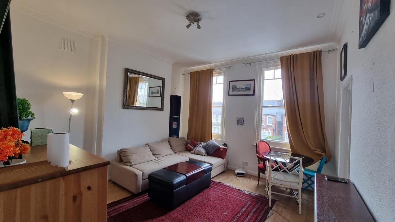 Bed & Breakfast Extra Large One Bedroom Flat With Parking London