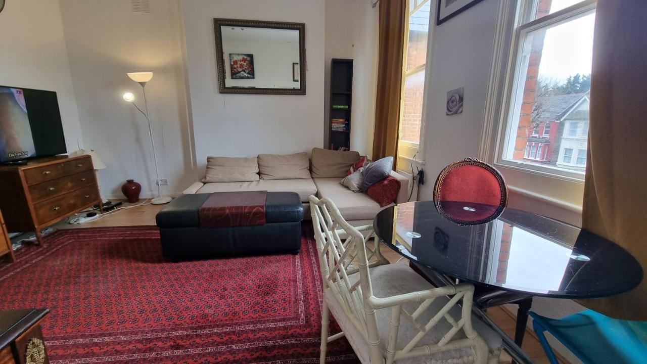 Extra Large One Bedroom Flat With Parking London