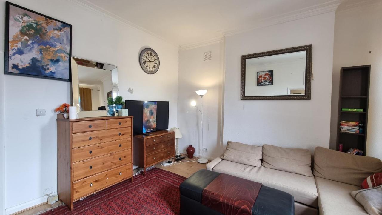 Extra Large One Bedroom Flat With Parking