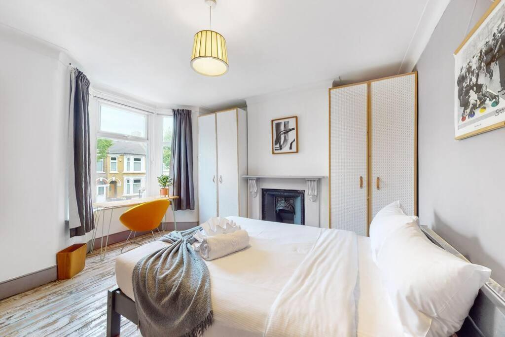 Casa de férias Enchanting 3 Bedroom House With Garden In Leyton Londres