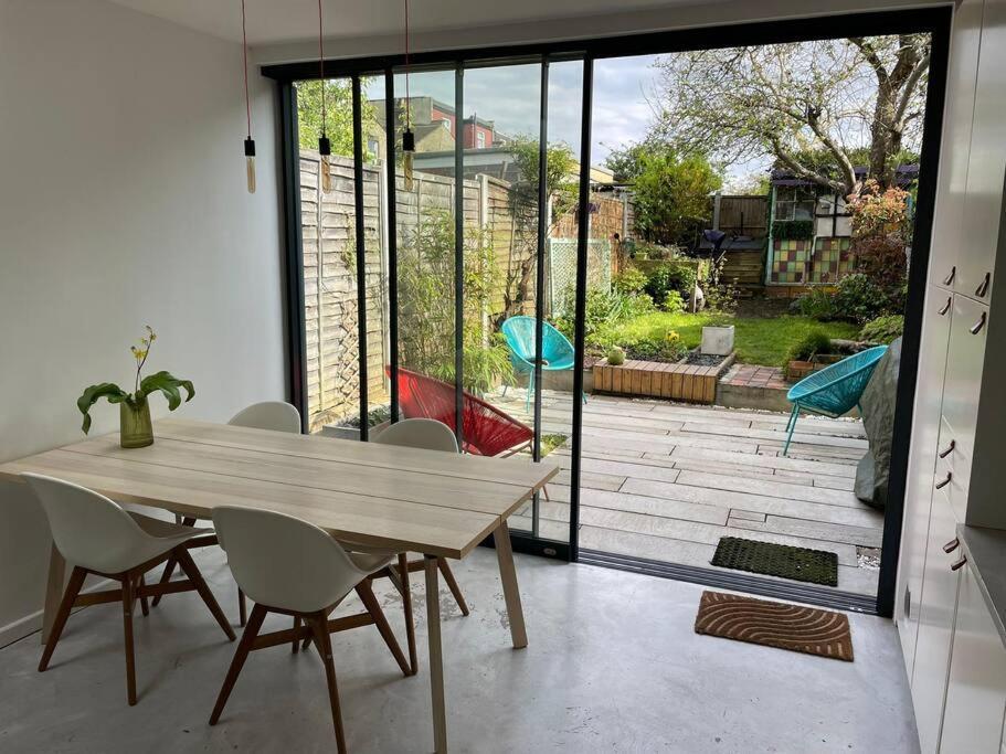 Enchanting 3 Bedroom House With Garden In Leyton Casa de férias *