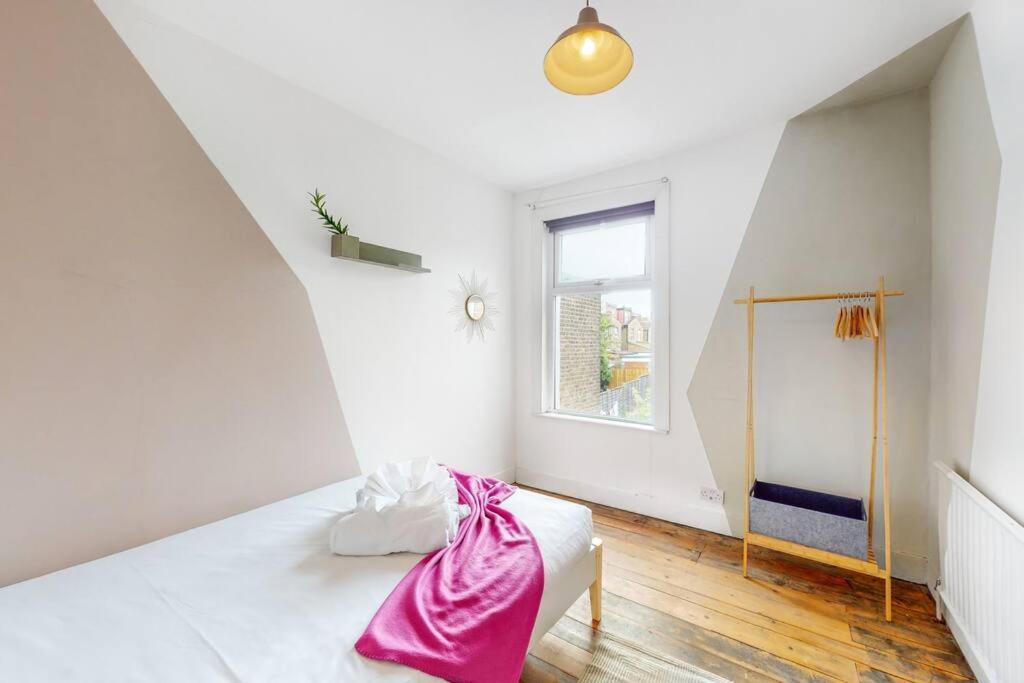Casa de férias Enchanting 3 Bedroom House With Garden In Leyton Londres