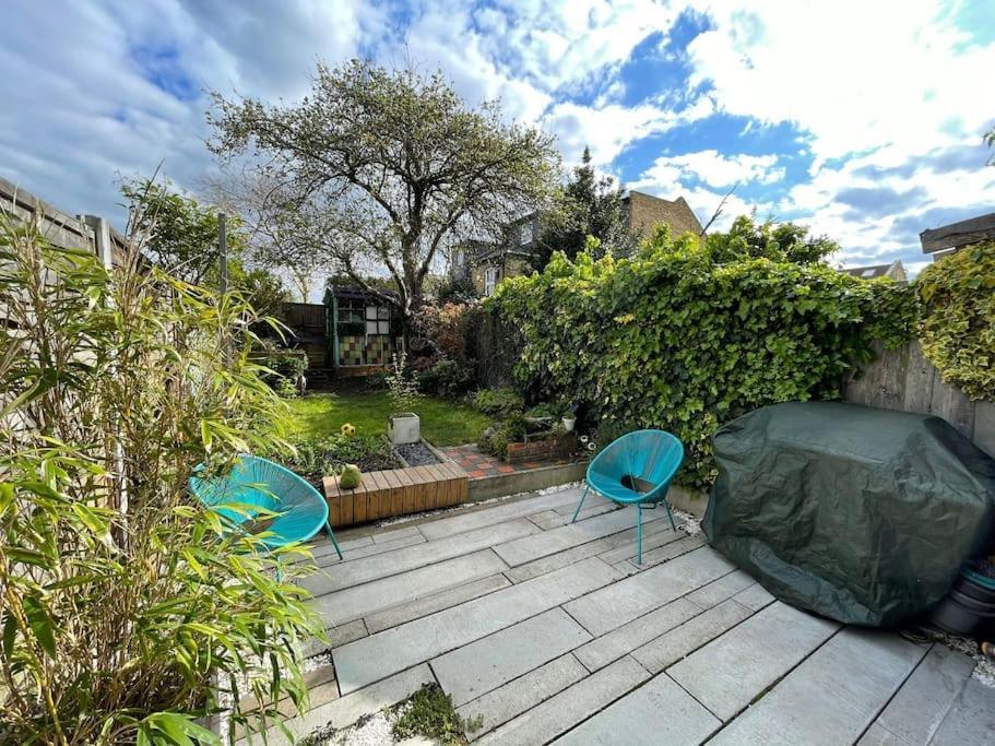 Casa de férias Enchanting 3 Bedroom House With Garden In Leyton