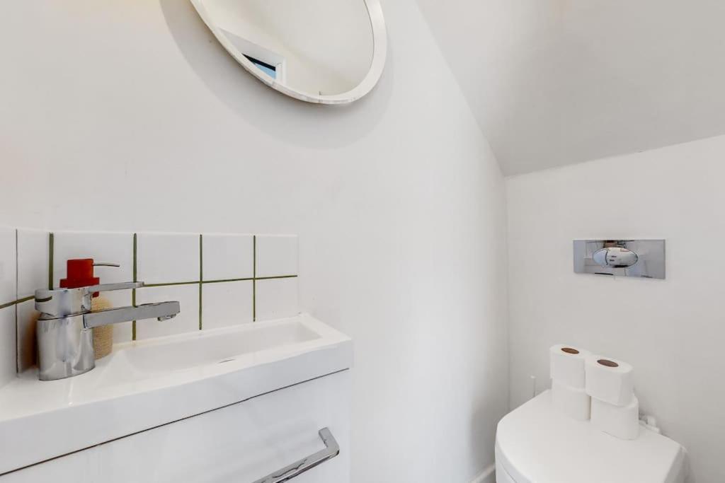Enchanting 3 Bedroom House With Garden In Leyton Casa de férias Londres