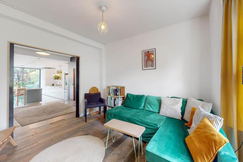 Enchanting 3 Bedroom House With Garden In Leyton *