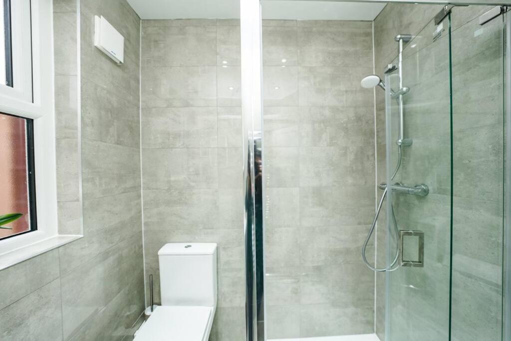 Apartamento Newly Renovated Modern 4 Bed 3 Bath Londres