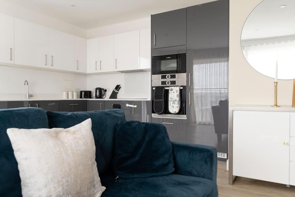 Lovely En-suite Flat With Balcony And Parking. Apartamento Londres