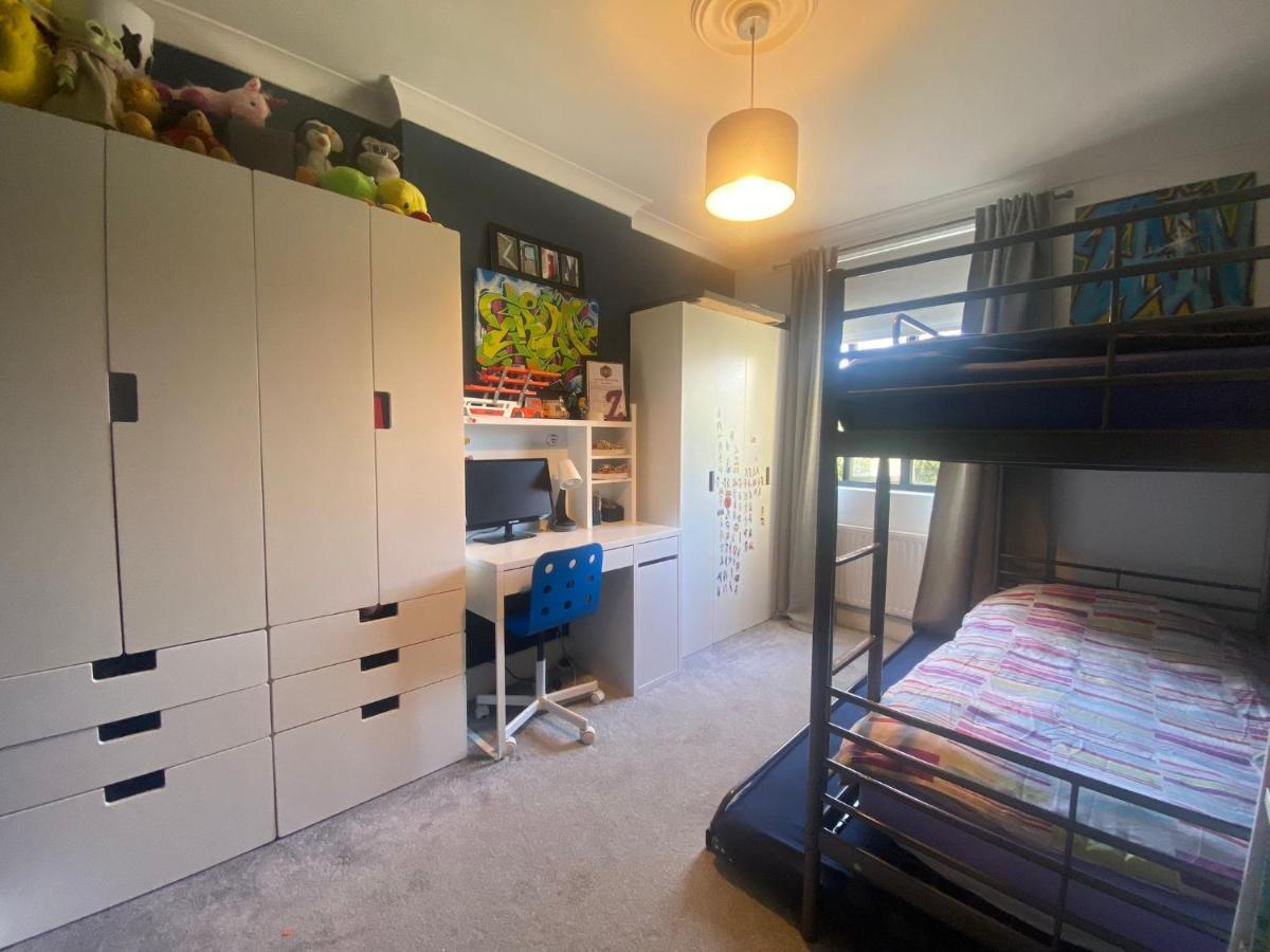 Three Bedroom Family With Garden In Walthamstow * Londres