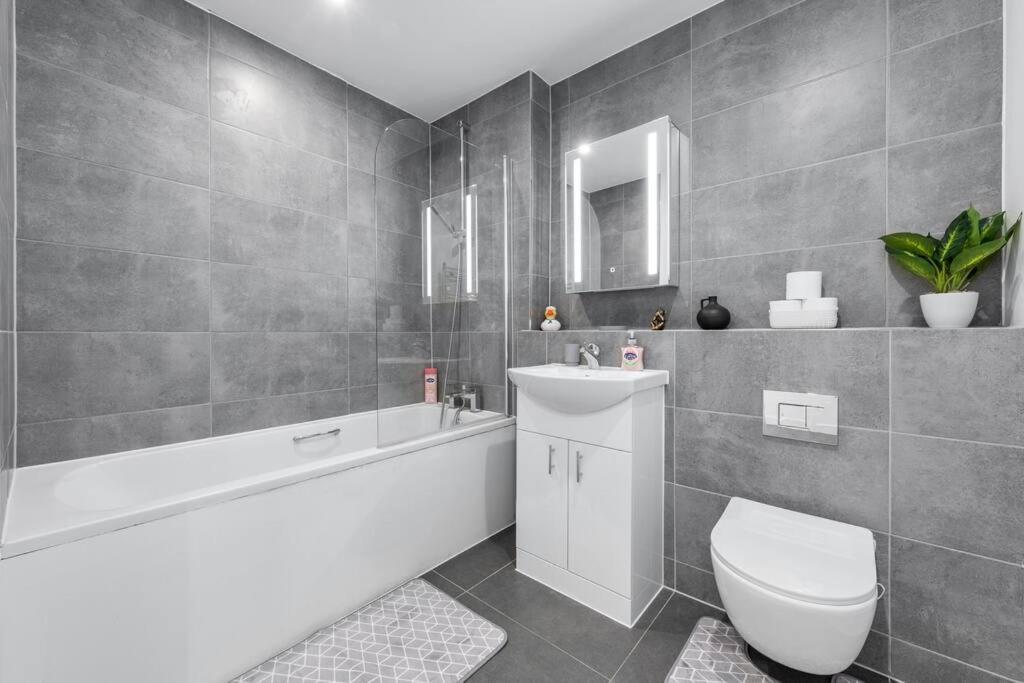 Apartment Sleep 8 Eye Wrf London