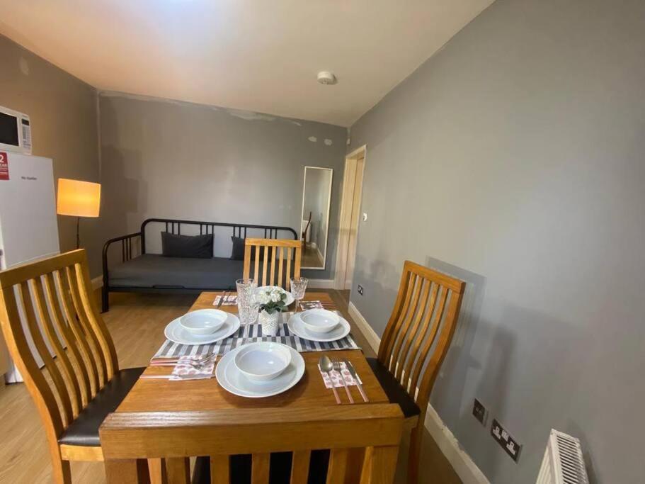1 Hendon Old One * London