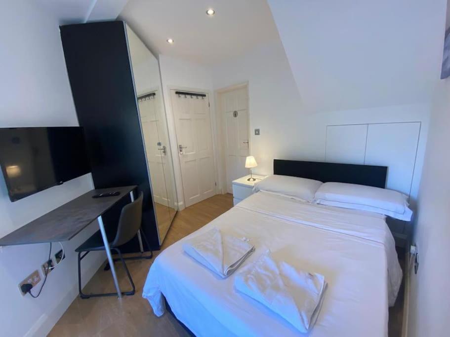 1 Hendon Old One * London