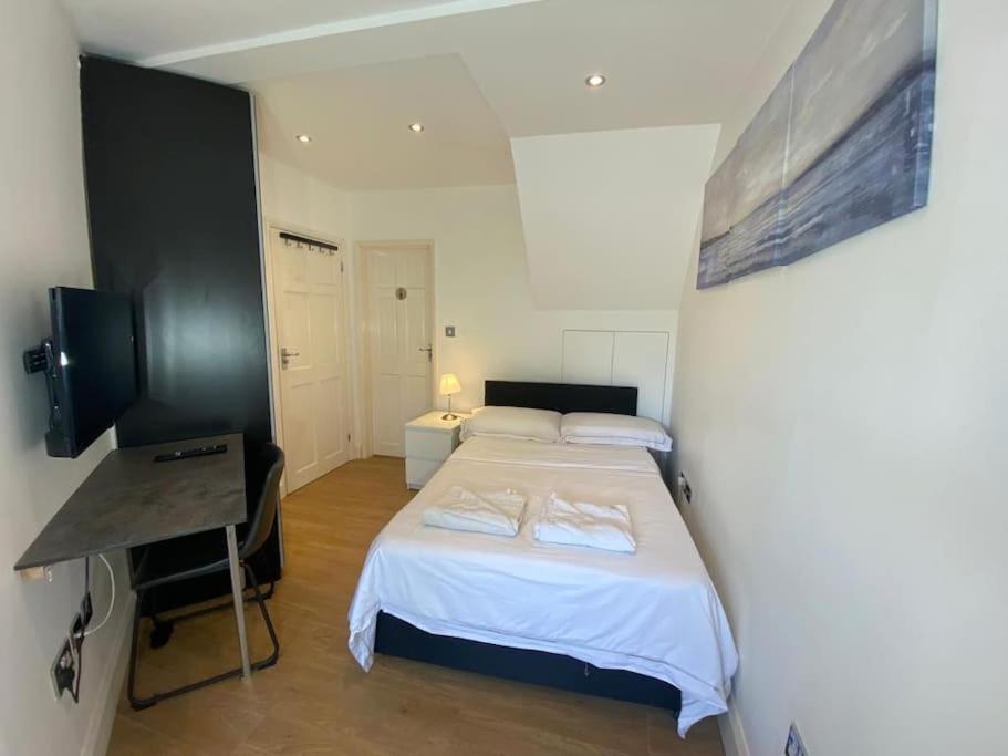 1 Hendon Old One Apartment London