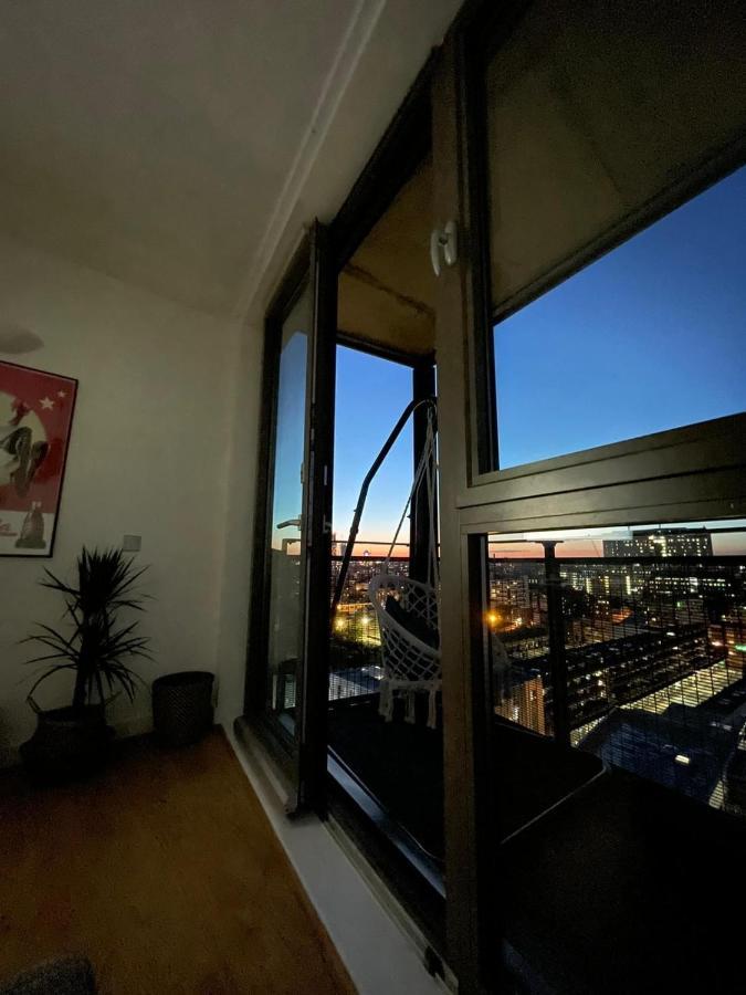 Whitechapel Two Bedroom Luxury - Free Private Parking - Views London