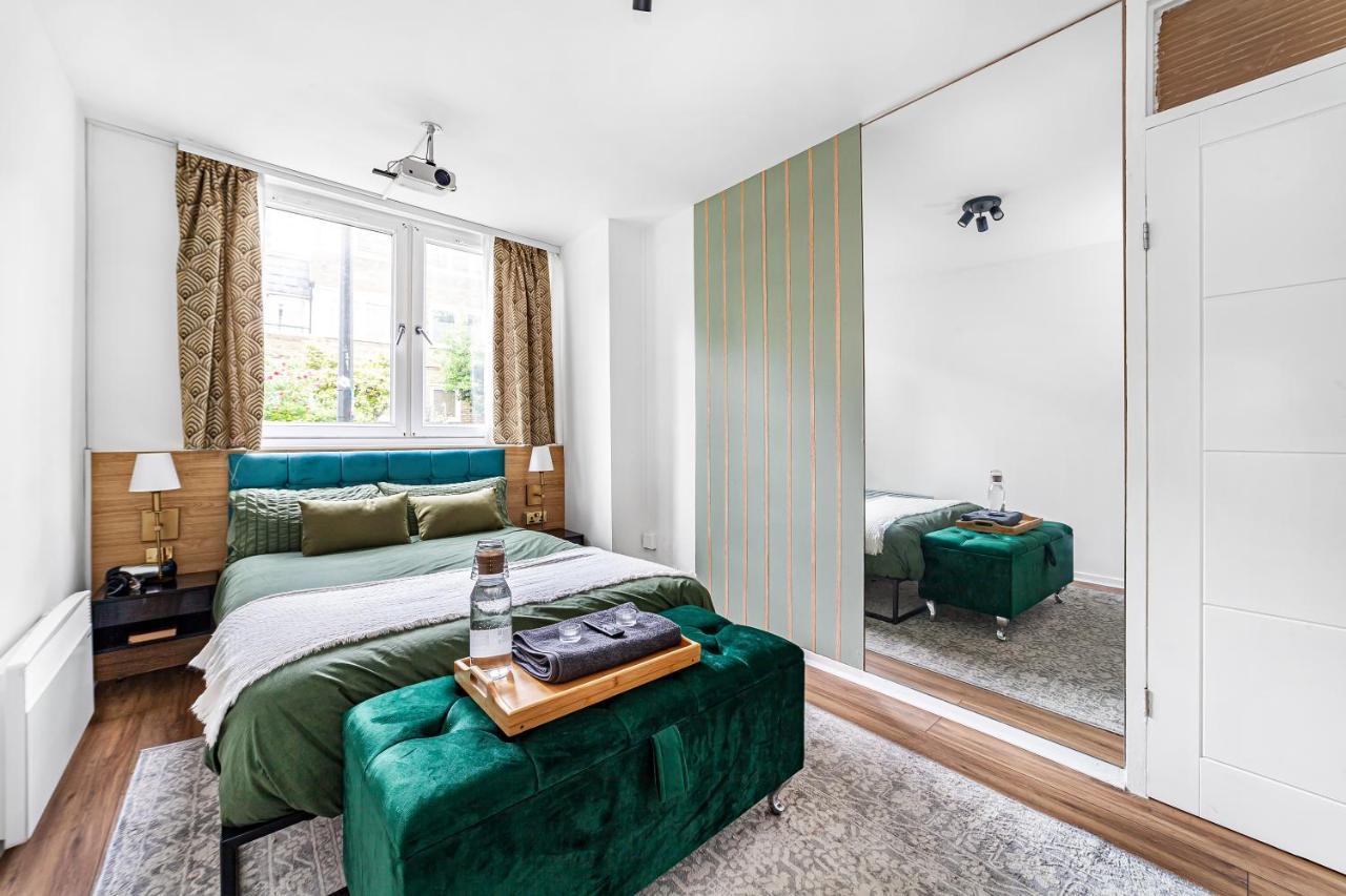 1bed W/ Hot Tub & Garden London