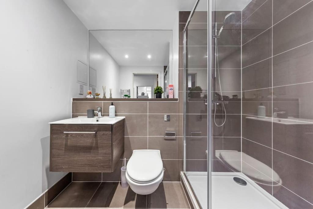 Sleep 7 20 Mins From Waterloo Bp8 Apartment London