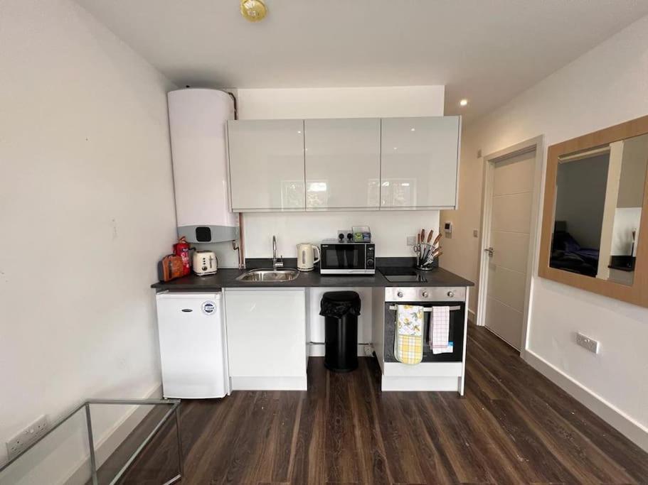 Star Finchley Road 1-bed Hideaway Apartment London