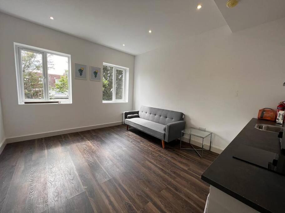 Star Finchley Road 1-bed Hideaway * London