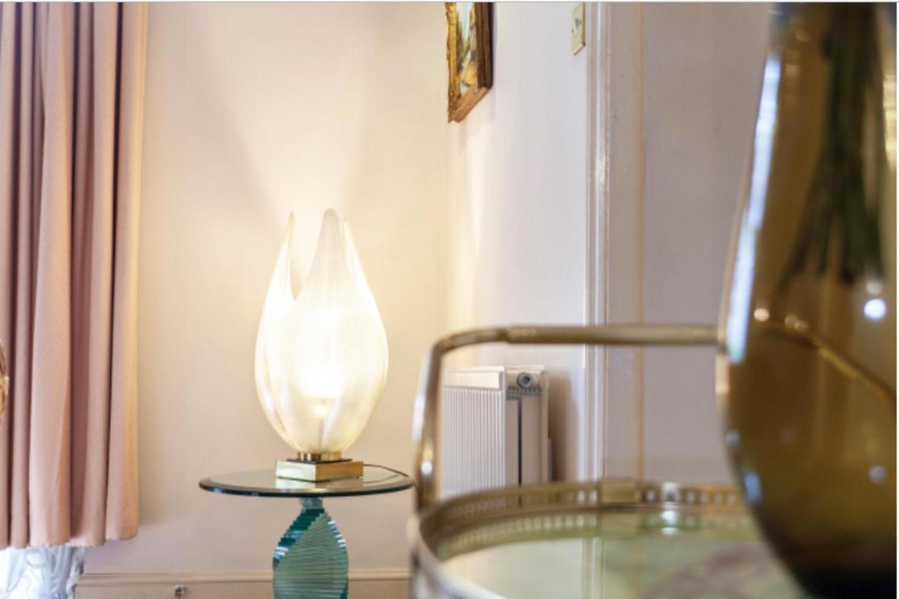 Apartamento Large 3 Bed In Kensington Gardens Londres