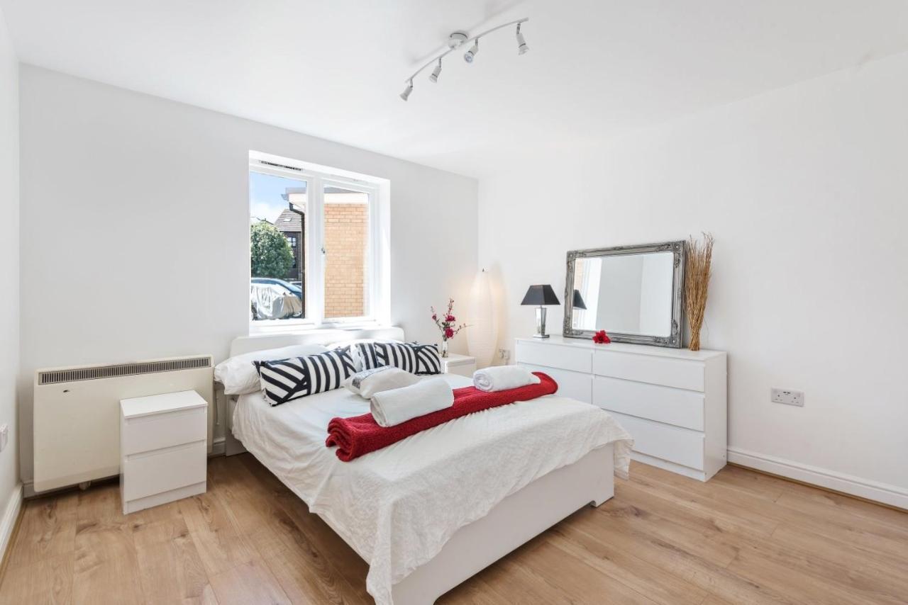 2 Bed Flat, Dedicated Workspace, Parking, 4ktv Apartment London
