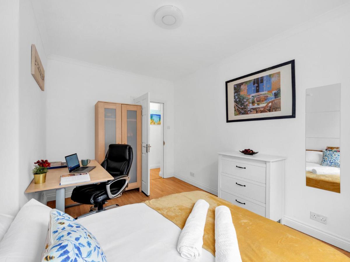 Apartment Pass The Keys - Spacious Modern 2br Flat For 6, 3min Walk To Hammersmith Station