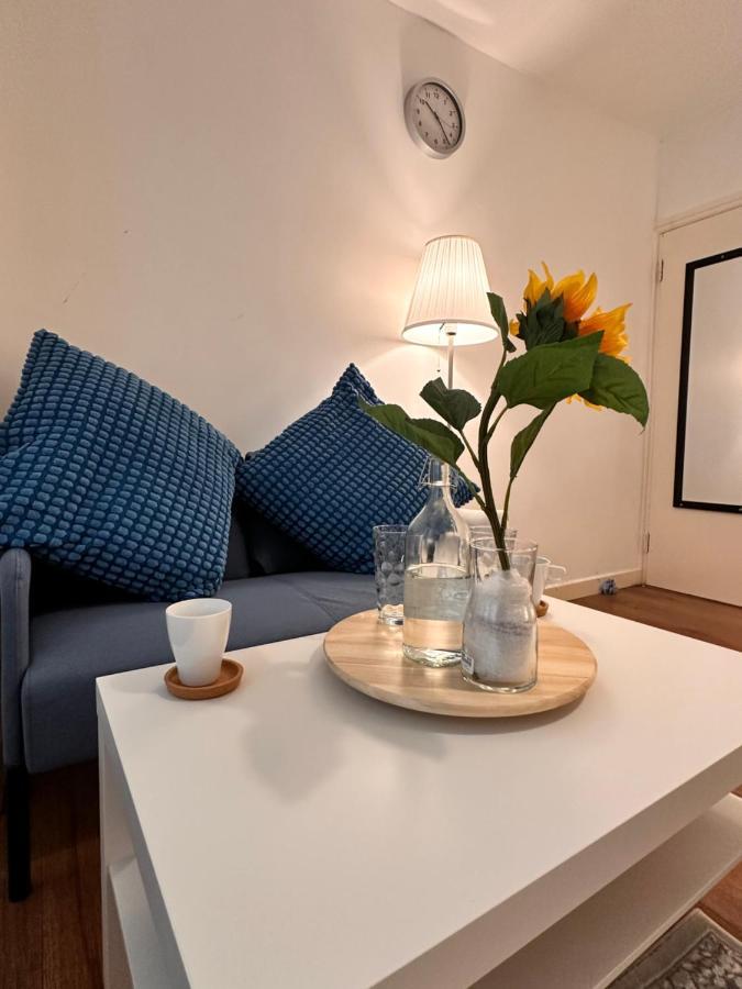 Perfect Family Next To Bridge * London
