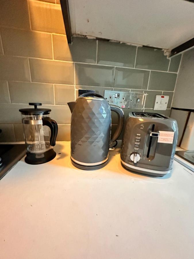 Perfect Family Next To Bridge * London