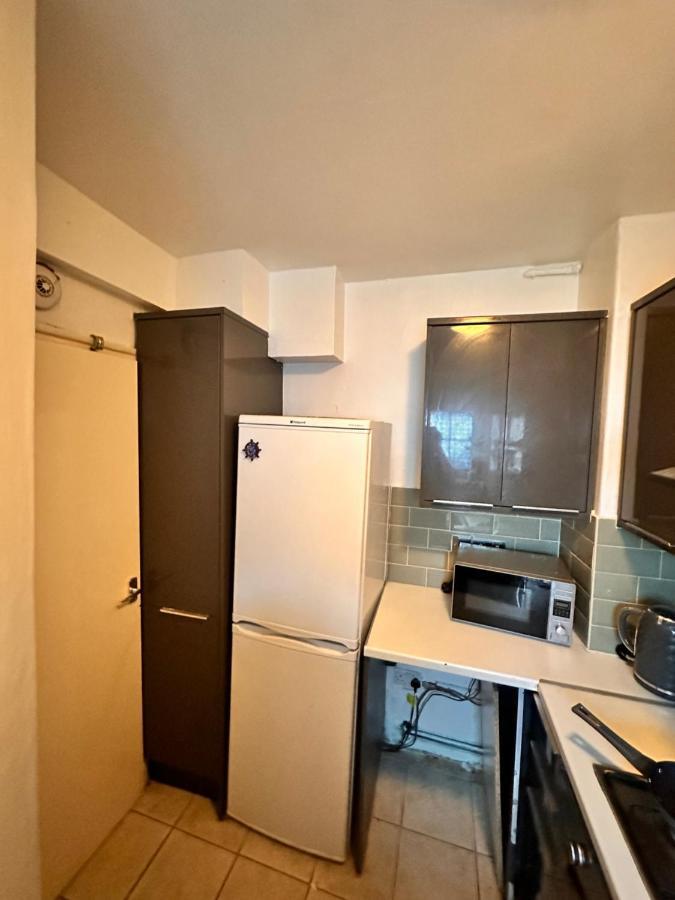 Perfect Family Next To Bridge London