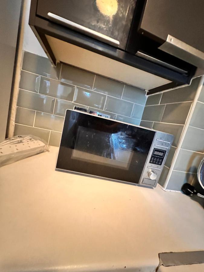 Perfect Family Next To Bridge * London