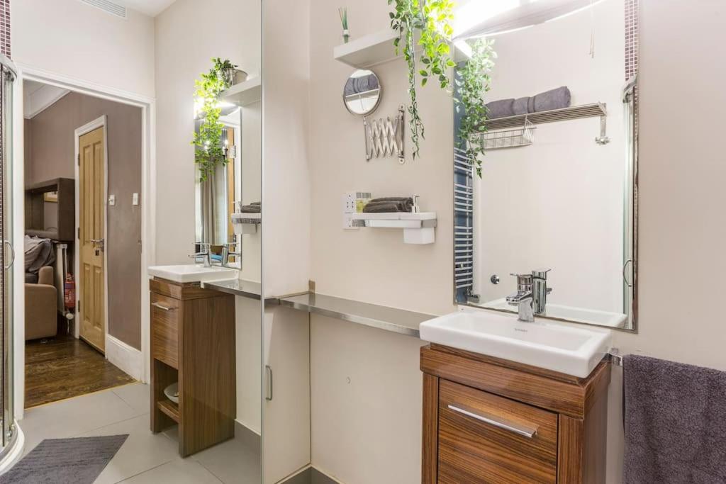 Modern Private Apartment London