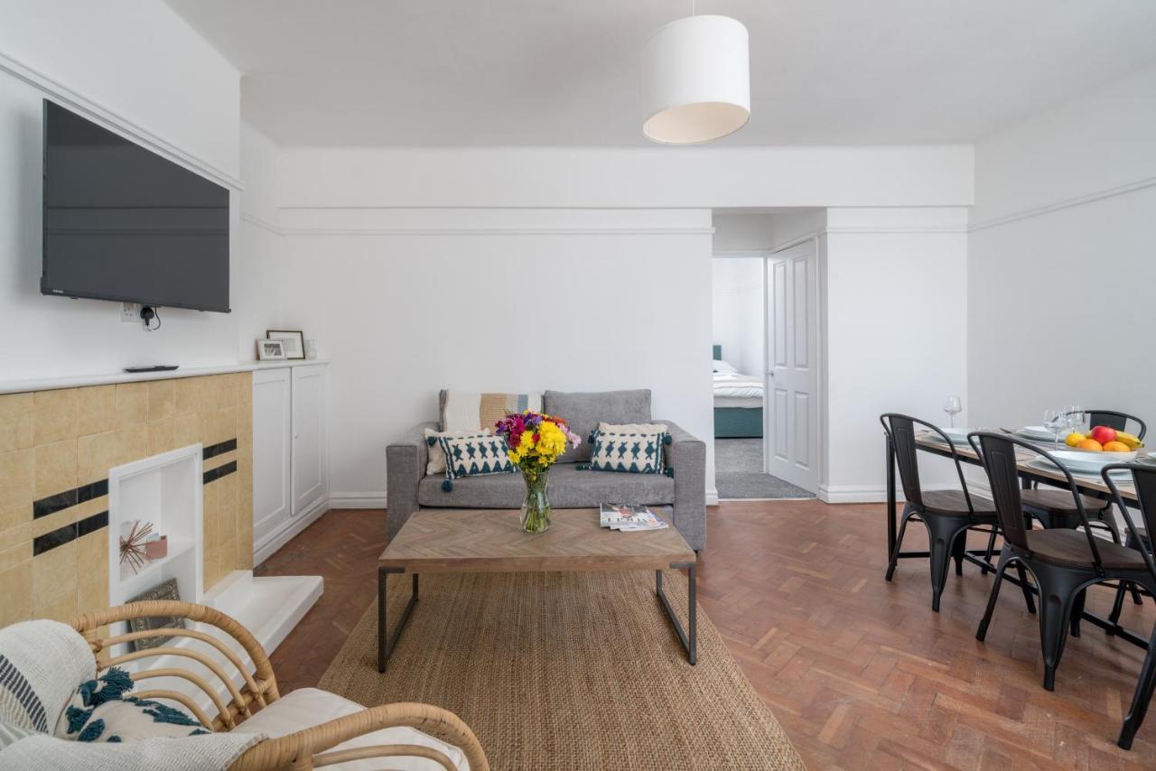 Bright West Hampstead Retreat * London