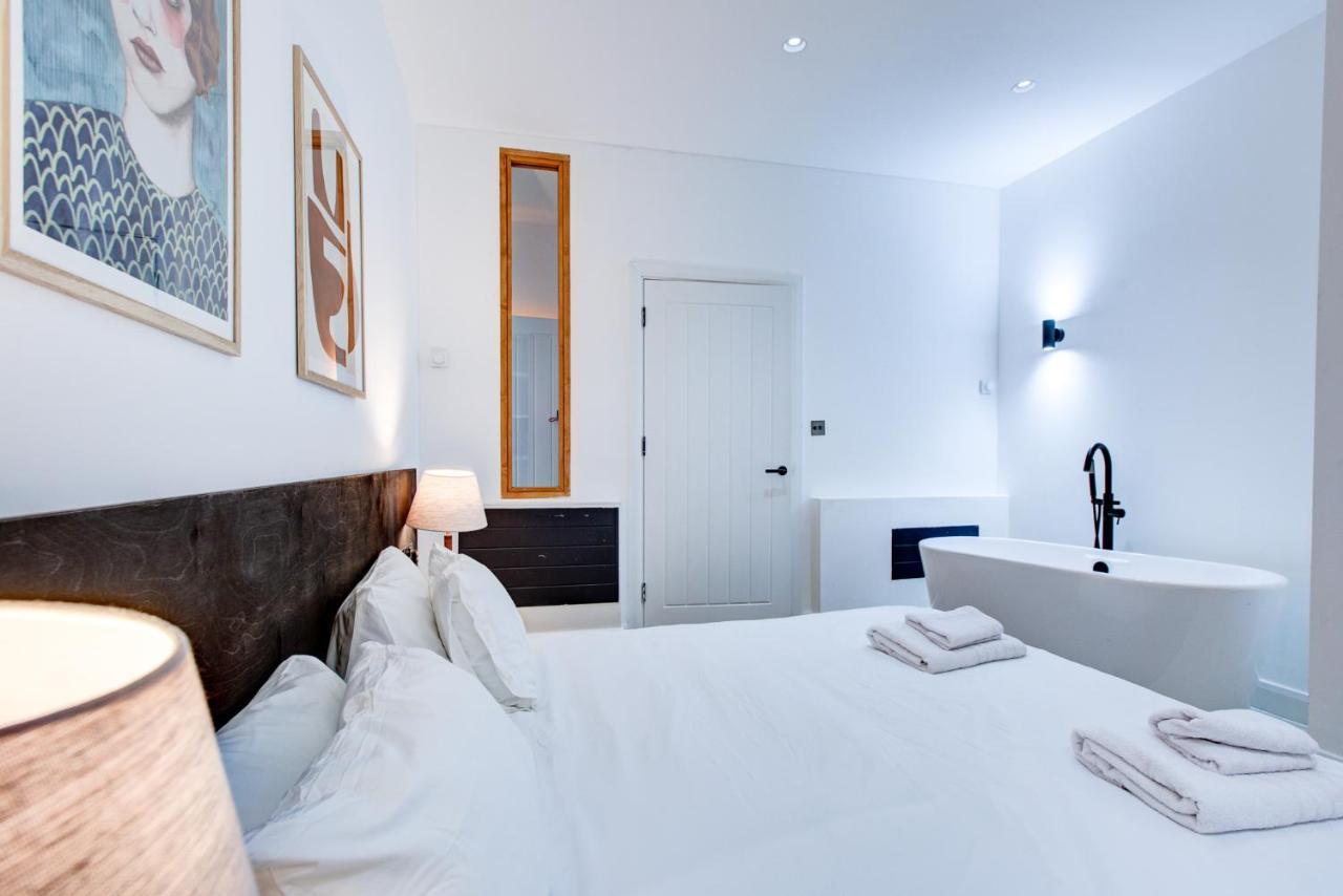 Apartamento Stylish 1br Unit, Super Fast Internet, Gated Complex - Near Queen's Park!