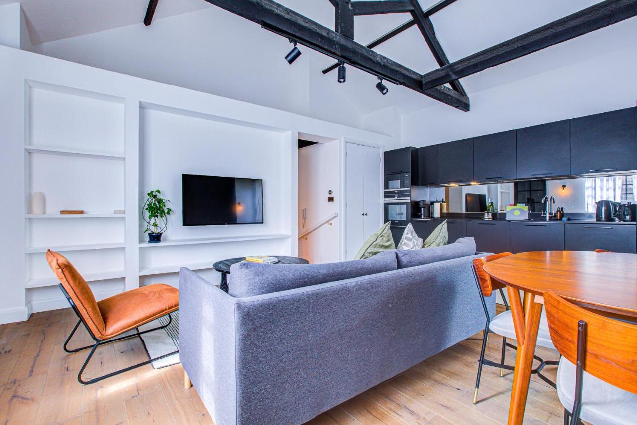 Apartment Stylish 1br Unit, Super Fast Internet, Gated Complex - Near Queen's Park! *