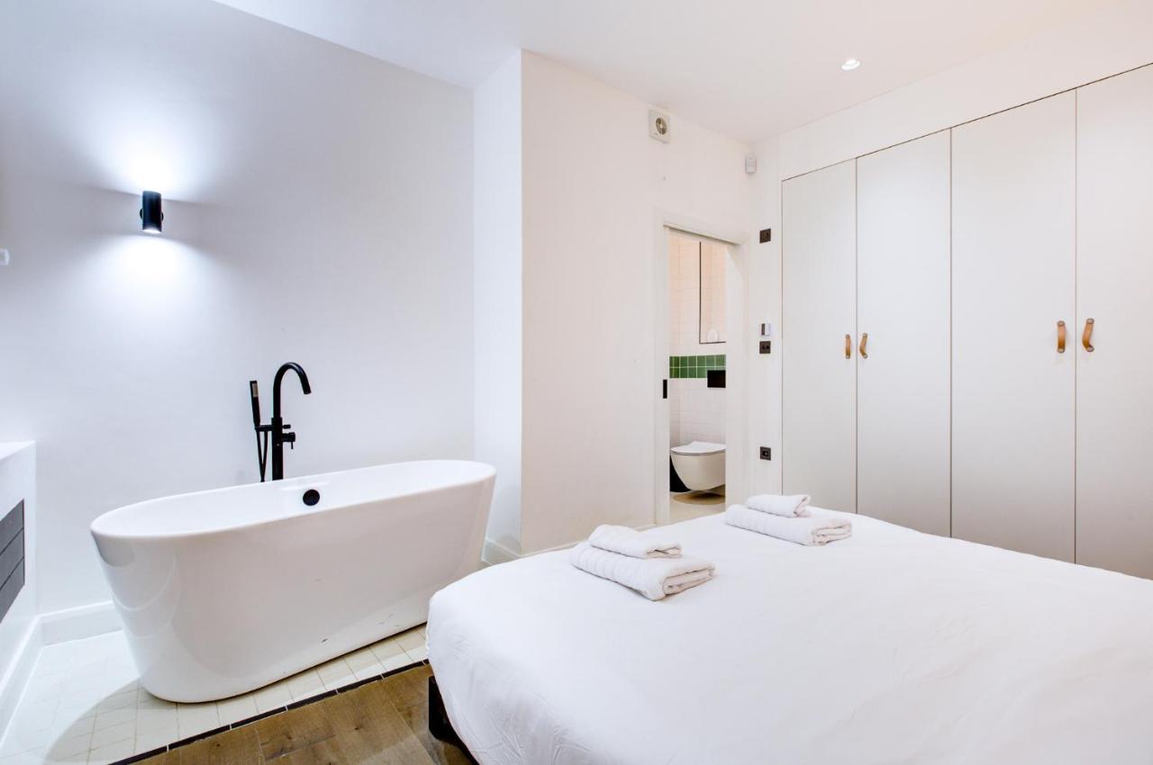 Stylish 1br Unit, Super Fast Internet, Gated Complex - Near Queen's Park! Apartment London
