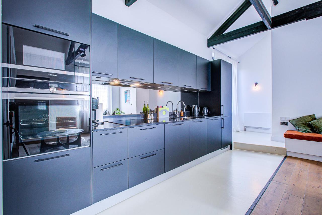 Stylish 1br Unit, Super Fast Internet, Gated Complex - Near Queen's Park! Apartamento *