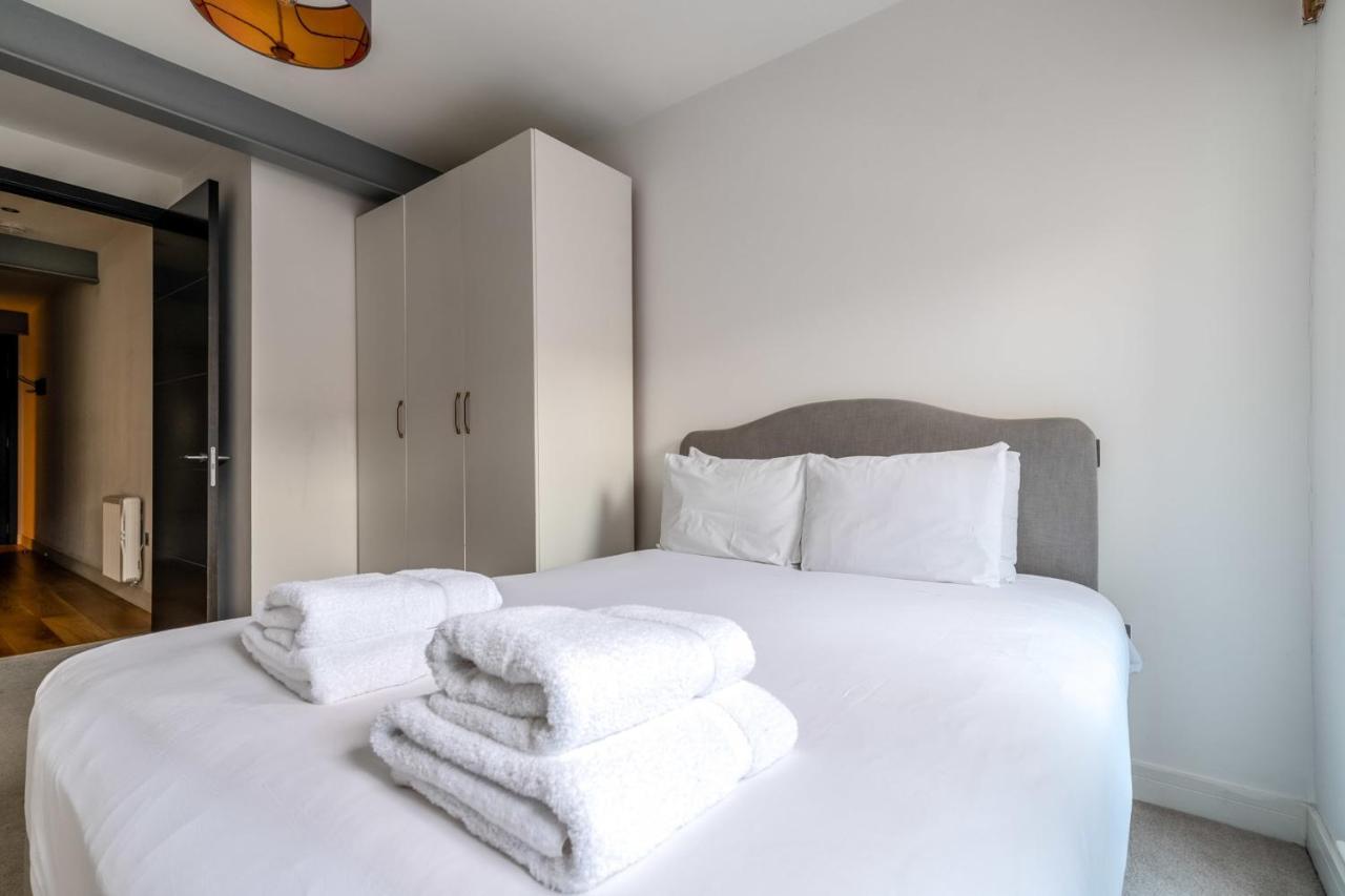 Trendy Elephant And Castle Apartment London