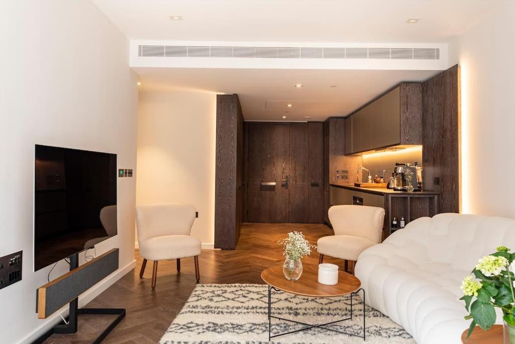 Luxury 2 Bedroom Flat Apartment *