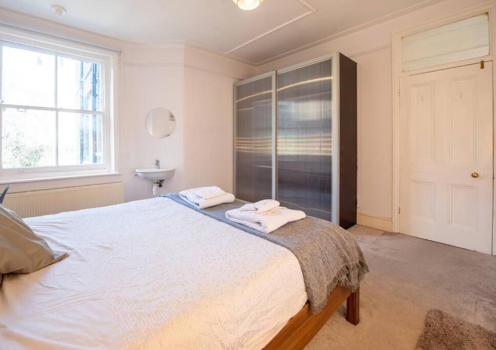 Bright Spacious Maida Vale Flat 5 - Minutes From Station Apartment *