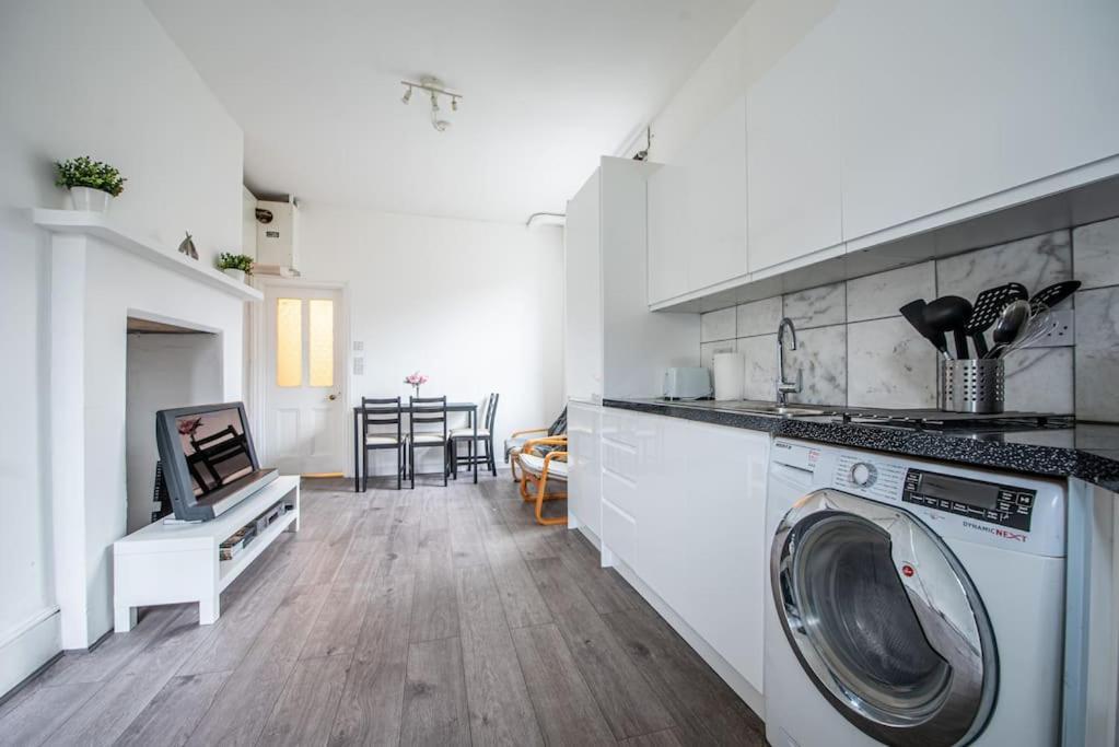 Bright Spacious Maida Vale Flat 5 - Minutes From Station *