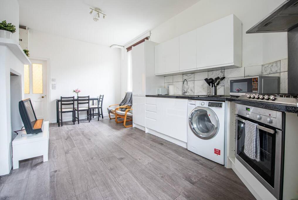 Apartment Bright Spacious Maida Vale Flat 5 - Minutes From Station London