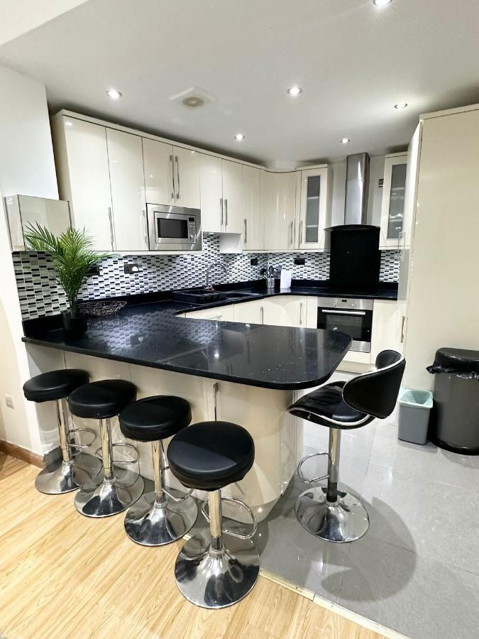 Holiday home Retreat To A Stylish Ensuite In London